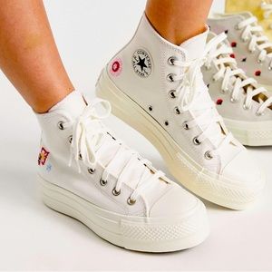 Chuck Taylor All Star Lift Platform Floral Embroidery